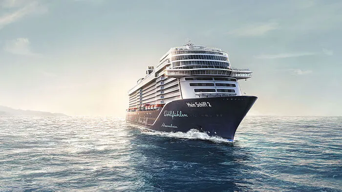Mein Schiff 2. Am 9. Februar wird die neue Mein Schiff 2 in Lissabon getauft. Sie fasst 2894 Passagiere, hat zwölf Restaurants und 15 Bars an Bord. Im Sommer kreut das 316 Meter lange Schiff im Mittelmeer sowie vor Süd- und Westeuropa, im Winter dann vor Mittelamerika und in der Karibik. Die derzeitige Mein Schiff 2 bleibt unter dem Namen Mein Schiff Herz in der Flotte. 