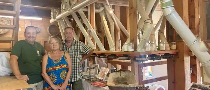 Obmann Heinz Löschnigg-Ruprechter, Kassier-Stellvertreterin Josefine Koller und Obmann-Stellvertreter Franz Koller in der Jost-Mühle