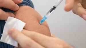 Wer darf impfen? Diese Frage entzweit derzeit die Ärztekammer und Seniorenvertreter 