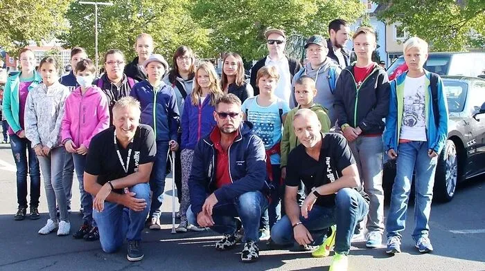 Veranstaltertrio Josef Fuchs, Peter Binder und Herbert Weiß mit Kindern der Onkologie am LKH Graz