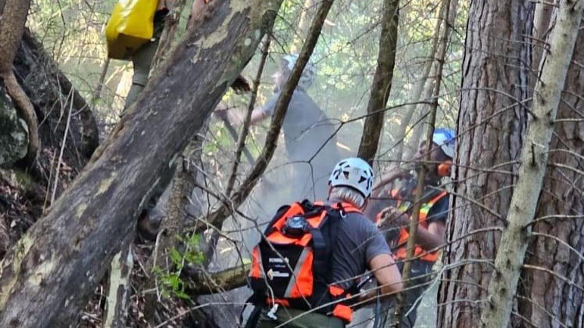 Schwerarbeit in steilem Gelände für die Einsatzkräfte im Rosental