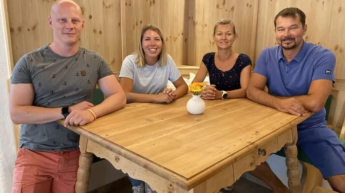 Oliver Drtina, Melissa Schönbeck sowie Brigitte und Markus Huber (v.l.)