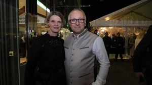 Christian Schlosser und seine Frau Sabine waren unter den ersten die noch vor geschlossenen Türen warteten