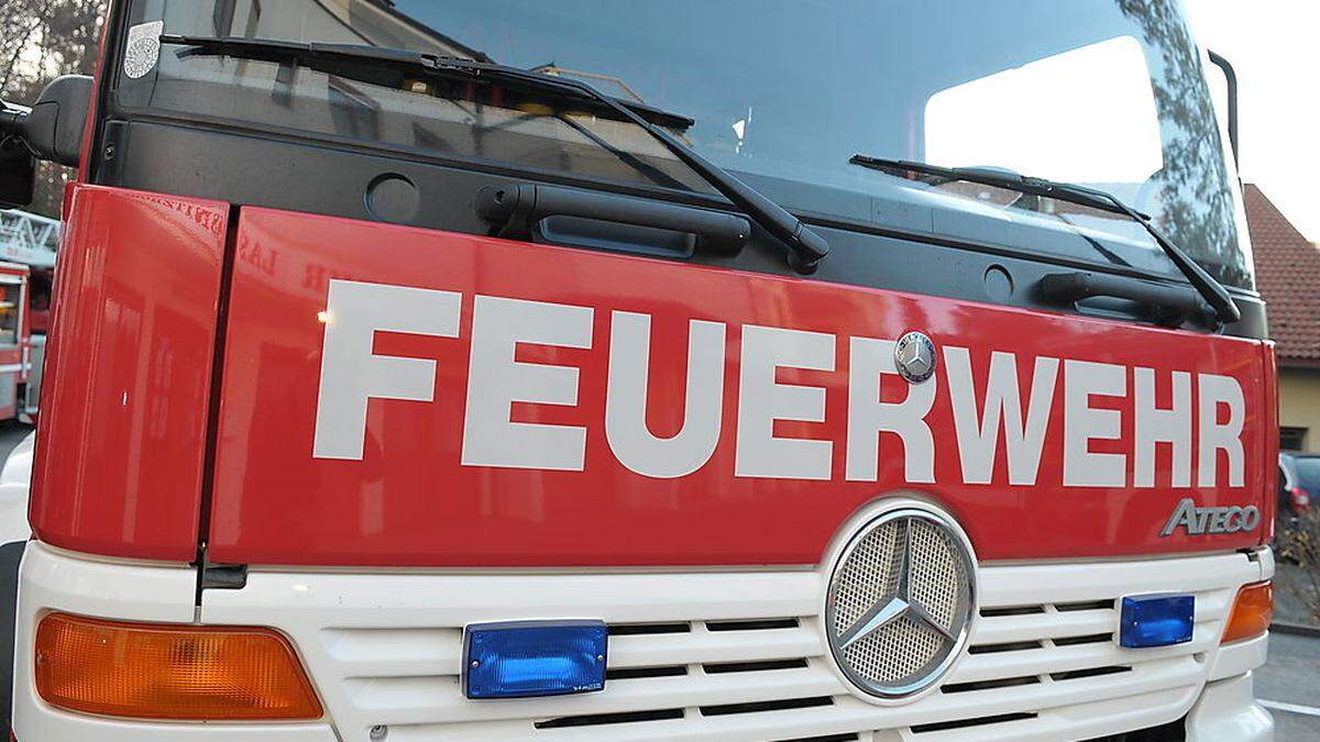 Die Feuerwehr musste Dieselkraftstoff beim Unfall-Lkw abpumpen