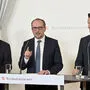 Neben dem tiroler Landeshauptmann Platter (ÖVP) und Kanzler Schallenberg (ÖVP) wird nun auch Gesundheitsminister Mückstein (Grüne) mit den Ländern über mögliche neue Maßnahmen sprechen.