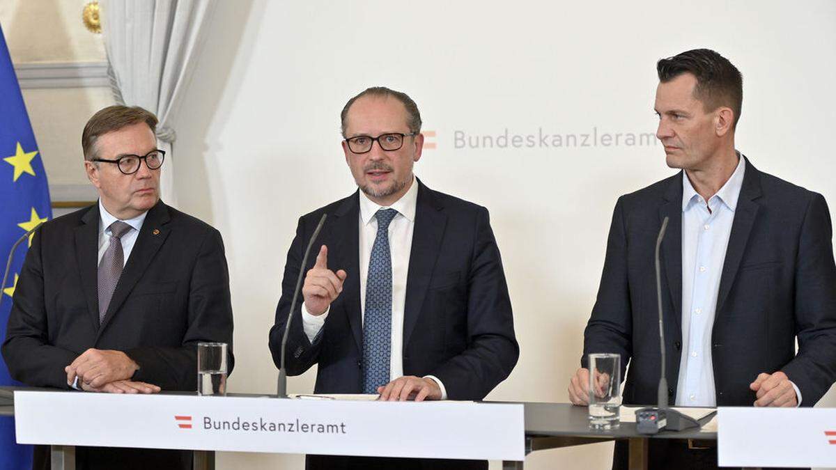 Neben dem tiroler Landeshauptmann Platter (ÖVP) und Kanzler Schallenberg (ÖVP) wird nun auch Gesundheitsminister Mückstein (Grüne) mit den Ländern über mögliche neue Maßnahmen sprechen.