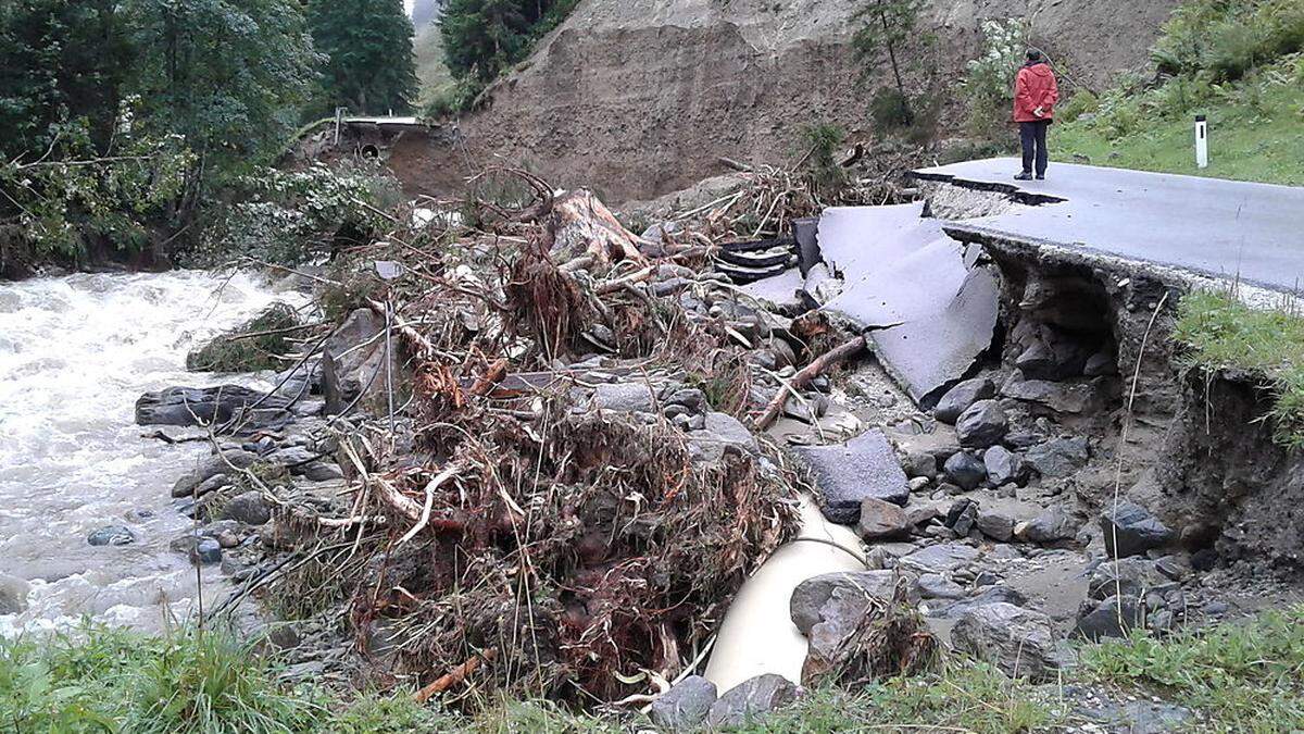 Vor elf Monaten haben Unwetter die Straße schwer beschädigt