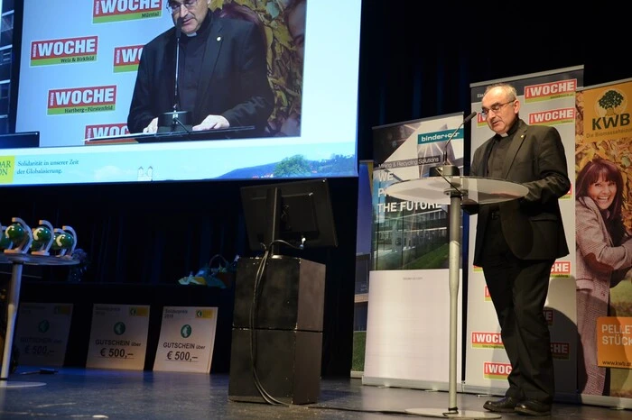 Bischof Wilhelm Krautwaschl sprach in seiner Heimatstadt Gleisdorf zu den Ausgezeichneten und dem Publikum: "Gelebte Solidarität kann Vorbild sein!"