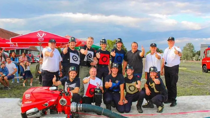 Die Gesamtsieger die Freiwillige Feuerwehr Hof bei Straden mit dem Wertungsteam