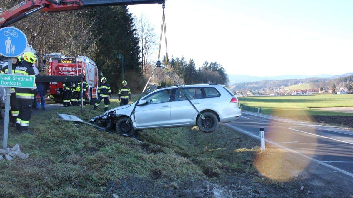 Neun Florianis waren bei dem Unfall in Hörmsdorf im Einsatz