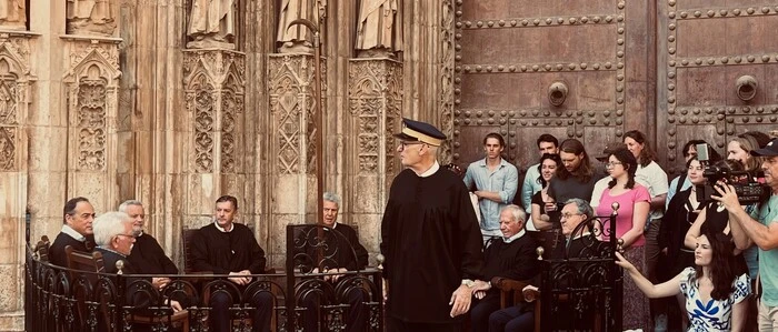 Das Wassergericht von Valencia tagt jeden Donnerstag um 12 Uhr mittags vor dem Aposteltor der Kathedrale