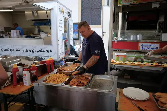 Für die Erwachsenen gab es zudem Kostproben der Brauerei Toni-Bräu und der Destillerie Fuxbau. Die beiden Bands, „Die 2 Oldies“ und „Zeitlos – die Band“, sorgten mit zahlreichen Hits für beste Unterhaltung.