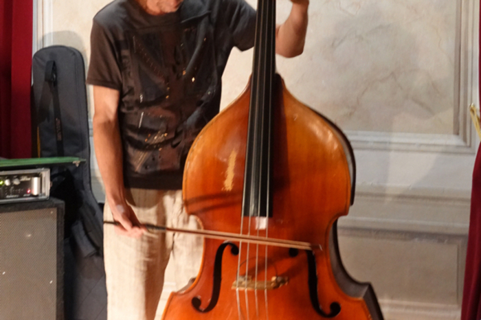 ..gemeinsam mit Reinhard Ziegerhofer die Vernissage musikalisch umrahmte.