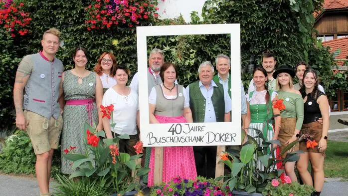 Mit einem zünftigen Frühschoppen feierten Betriebsgründer Pauline und Franz Dokter mit der gesamten Familie und einer Hundertschaft an Freunden, Weggefährten und Stammgästen das 40-jährige Firmenjubiläum des Buschenschanks Dokter in Ligist