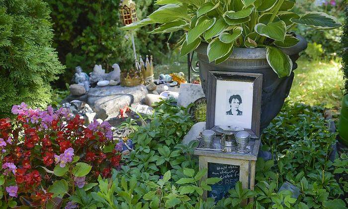 Wird nun ein Ehrengrab: Grab von Rio Reiser in Schöneberg