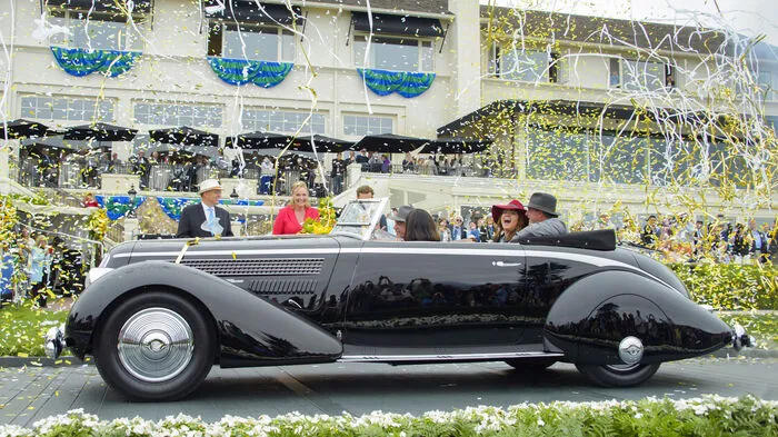 Zum ersten Mal hat beim seit 1950 ausgetragenen Schönheitswettbewerb ein Lancia den Titel „Best of Show“ eingefahren: Der Lancia Astura Baujahr 1936 trägt eine Karosserie von Pinin Farina und gehörte einst Gitarren-Gott Eric Clapton. Sein jetziger Besitzer, der US-amerikaner Richard Mattei, kaufte ihn 2009 und ließ ihn restaurieren.