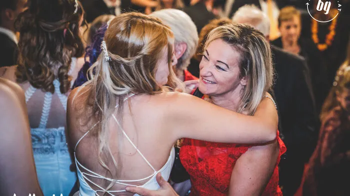 Lachende Gesichter, große Emotionen und bei so manchen Gästen wohl auch glänzende Augen gab es beim gestrigen Schulschwestern-Ball im Grazer Congress. Wir haben die schönsten Bilder ... Viel Spaß beim Durchklicken!