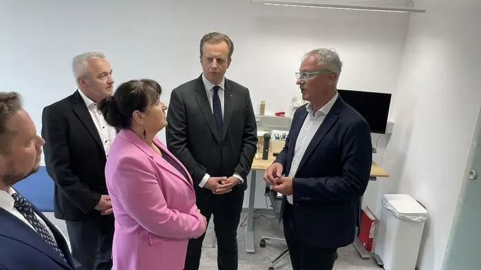 Vize-Landeshauptfrau Khom und Gesundheitslandesrat Kornhäusl (beide ÖVP) bei der Eröffnung des Primärversorgungsnetzwerks Neumarkt-Scheifling, Nun will der Landesrat die Einrichtung vor dem Aus retten