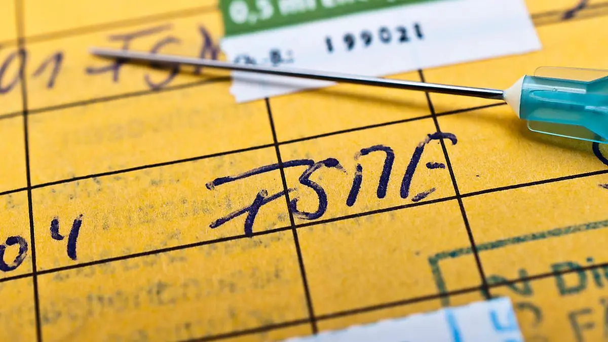 Personen unter 60 Jahren sollten die FSME-Impfung alle fünf Jahre auffrischen lassen