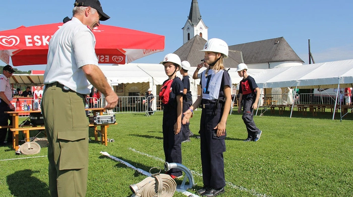 Die Bereichsfeuerwehrverbände Deutschlandsberg, Leibnitz und Radkersburg schickten ihren Feuerwehrnachwuchs nach Lang, um sich im kameradschaftlichen Wettkampf zu messen. Rund 700 Mädchen und Burschen starteten auf der Langer Sportanlage in den Kategorien Bronze und Silber.