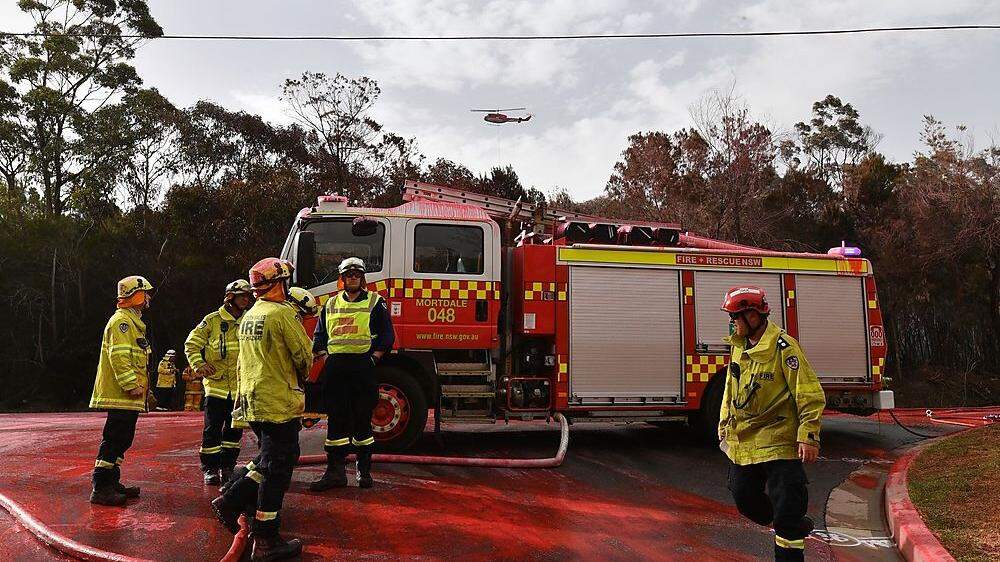 Feuerwehrmänner rüsten sich vor Sydney für das Feuer