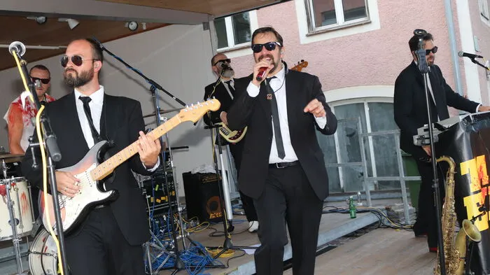 Klicken Sie sich durch die Fotos vom Konzert mit "Tarantino Experience" in Köflach!