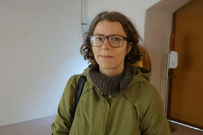 Ulrike Königshofer ist in Koglhof (Gemeinde Birkfeld) aufgewachsen. Die Künstlerin hat in Wien Malerei studiert und lebt auch dort.  Ihr Werk ist bis 18. September, Montag bis Freitag von 10 bis 18 Uhr im KOMM.ST-LAB zu sehen. Wochenends nur auf Vereinbarung. 