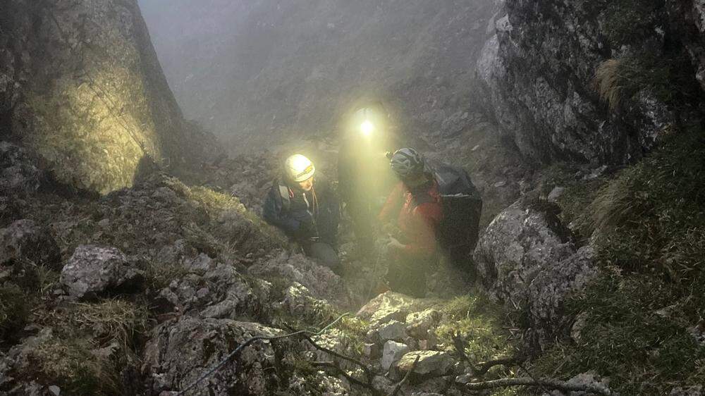 Bergrettung und Alpinpolizei konnte die zwei Personen erfolgreich bergen