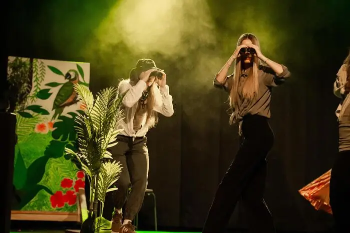 Besonders die Darbietungen des Schulchors und des Tanztheaters beeindruckten die Besucherinnen und Besucher.
