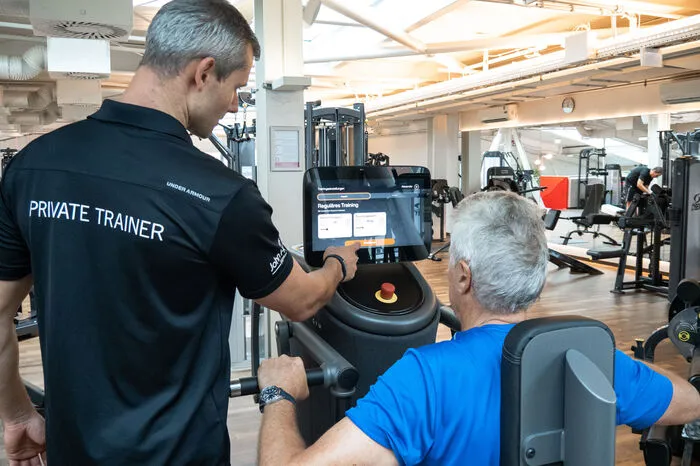 Der neue E-Gym Bereich bietet ein innovatives Trainingserlebnis. Die Trainingsmodi der einzelnen Geräte passen sich mittels Chip den Anforderungen jedes Sportlers individuell an