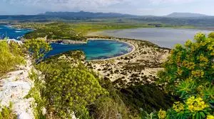 Die „Ochsenbauchbucht“ und die Lagune Gialova