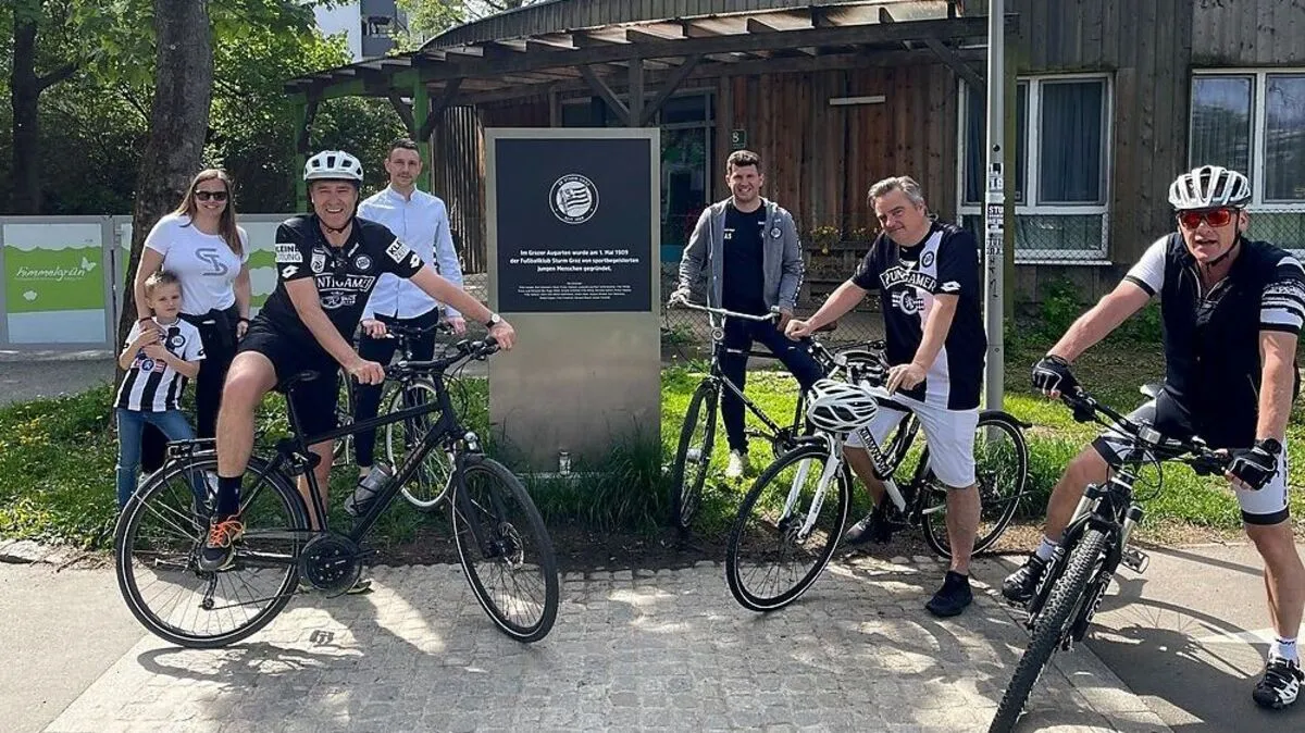 Präsident Christian Jauk radelte im Sturm-Trikot