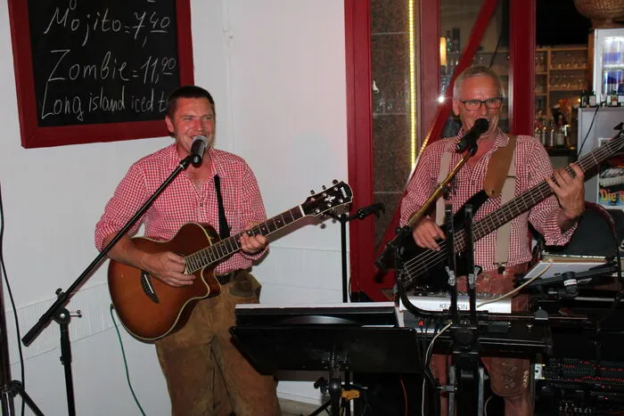 Auch Live-Musik wird im Seezentrum geboten: Die Rosenheinis treten zwei Mal wöchentlich in der Flamingo-Bar auf.