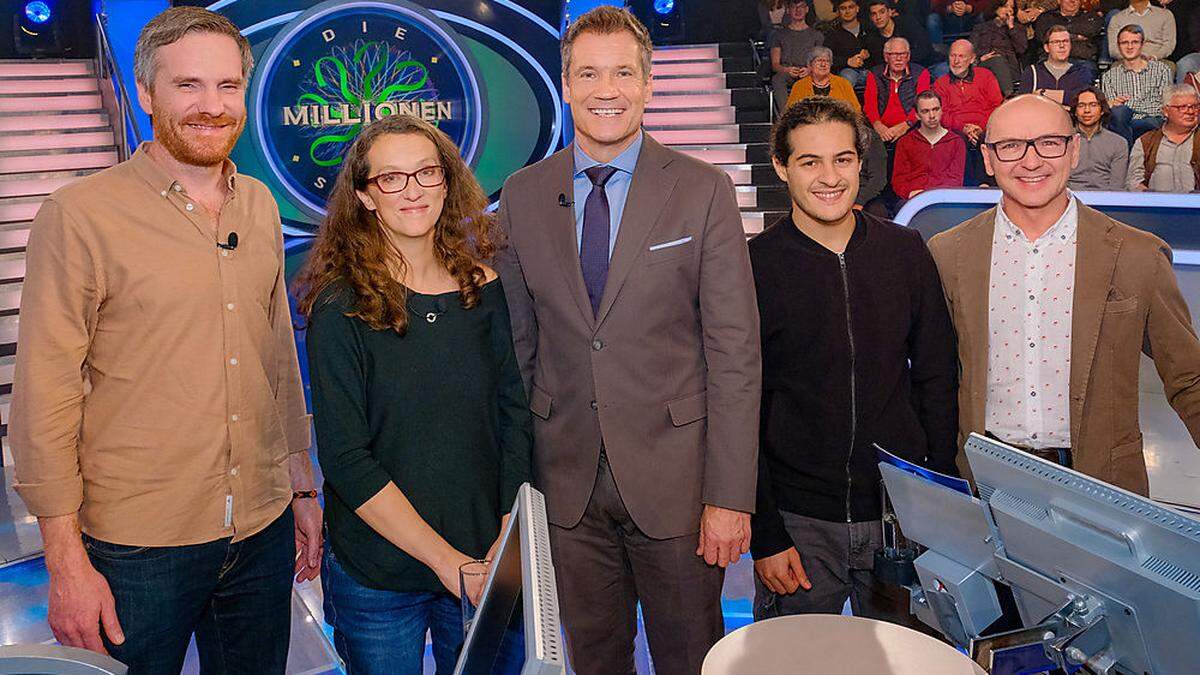 Benjamin Dianat (Zweiter von rechts) ist am Montag in der Millionenshow zu sehen