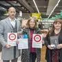 Stopp-Tafeln im Supermarkt: Billa-Vertriebsdirektor Peter Gschiel, Bürgermeisterin Elke Kahr, Frauenreferatsleiterin Doris Kirschner