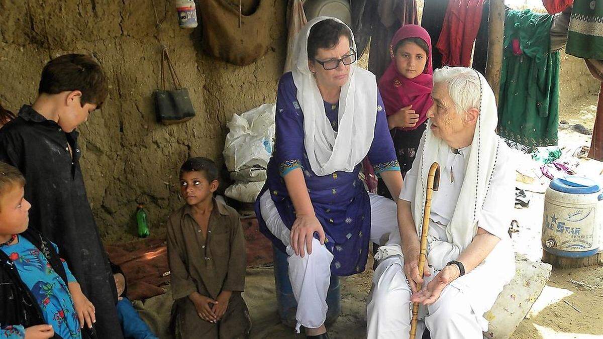 Claudia Villani gemeinsam mit Dr. Ruth Pfau im pakistanischen Flüchtlingslager