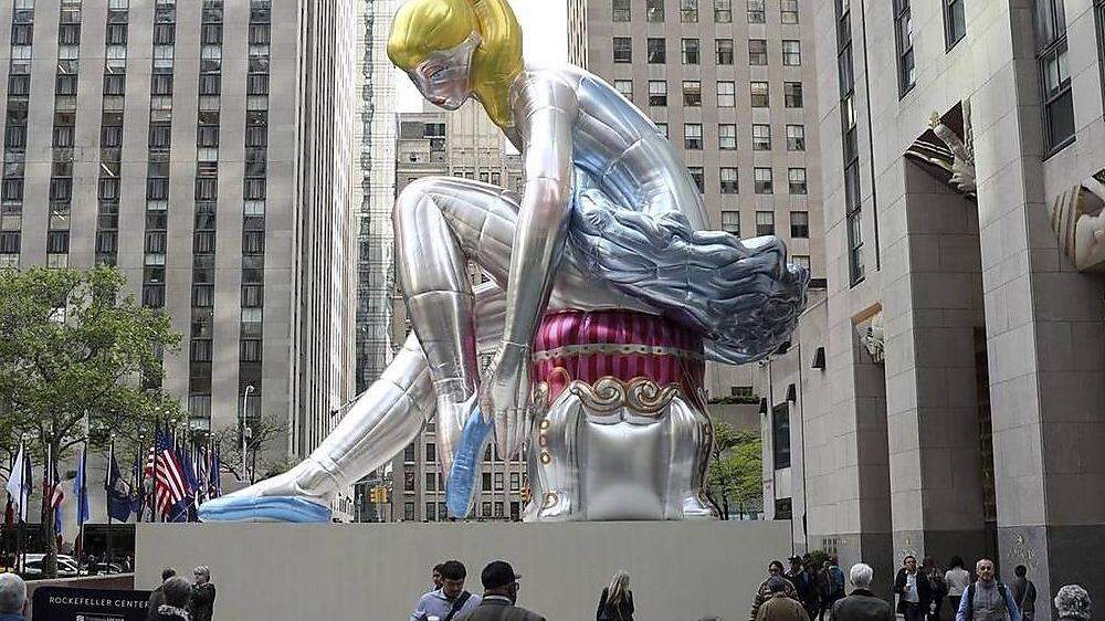 Ponpös: die Ballon-Ballerina vor dem Rockefeller-Center in New York