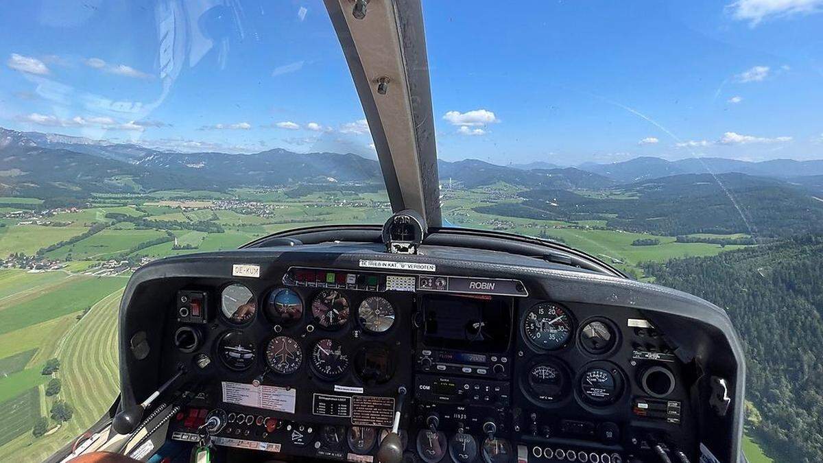 Im Motorflieger Robin lässt sich die Region Leoben im Rundflug von oben erobern 