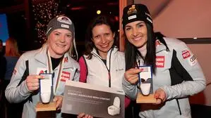 Katharina Truppe mit Margit Pfeifer (Geberit) und Stephanie Venier 