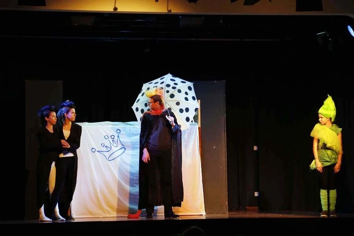 Die Kids der Bühne Loipersdorf luden ins Pfarrheim zum vorweihnachtlichen Kindertheater.