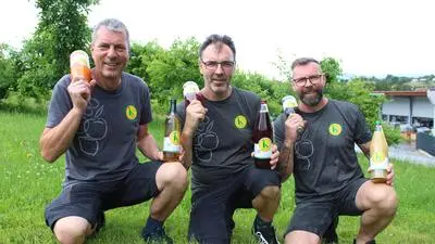 Die drei Brüder Hermann, Manfred und Dietmar Kochauf haben sich der Fruchtsaftproduktion verschrieben