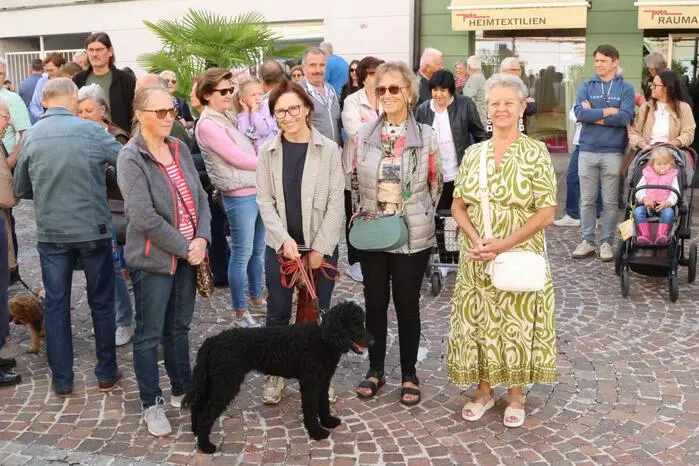 Übrigens: Für die St. Veiter ist die Freyung weit mehr als ein historisches Symbol: Sie kündigt das größte Volksfest der Region an und erinnert an eine jahrhundertealte Markttradition. Noch dauert es ein paar Tage, doch die Vorfreude ist bereits überall spürbar. Am 26. September heißt es dann endgültig: Auf zur Wiesn! Zehn Tage lang verwandelt sich das Rennbahngelände in eine bunte Welt aus Fahrgeschäften, Musik, Kulinarik, Tracht und gelebter Tradition.