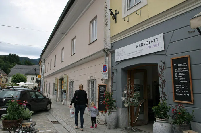Das Haus rechts im Bild diente bis in die 1960er-Jahre als Gemeindeamt