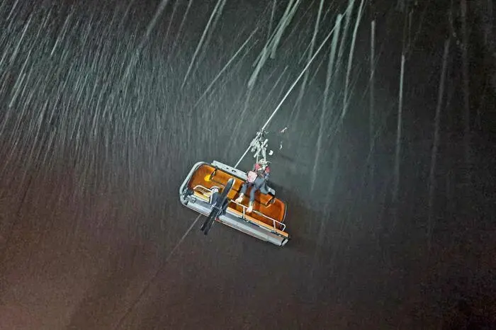 Starkes Schneetreiben erschwerte die Durchführung der Trainingseinheiten zur Bergung von Liftgästen, die durch einen angenommenen technischen Defekt, diesmal am W11-Lift, auf den Sesseln gefangen waren.