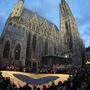 Am Stephansplatz in Wien gab es ein riesiges Herz aus Kerzen