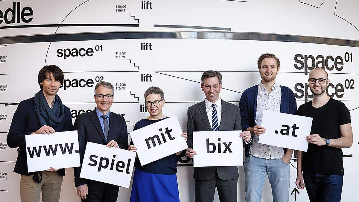 Gruppenfoto &quot;Dein Name auf der Kunsthausfassade BIX&quot;