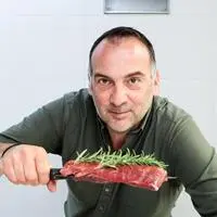 Toni Legenstein mit einem herrlichen Rückenstück vom Hirsch.