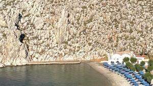 Agios Nikolaos auf Symi: Vier Meter zurück, das Meer soll allen gehören