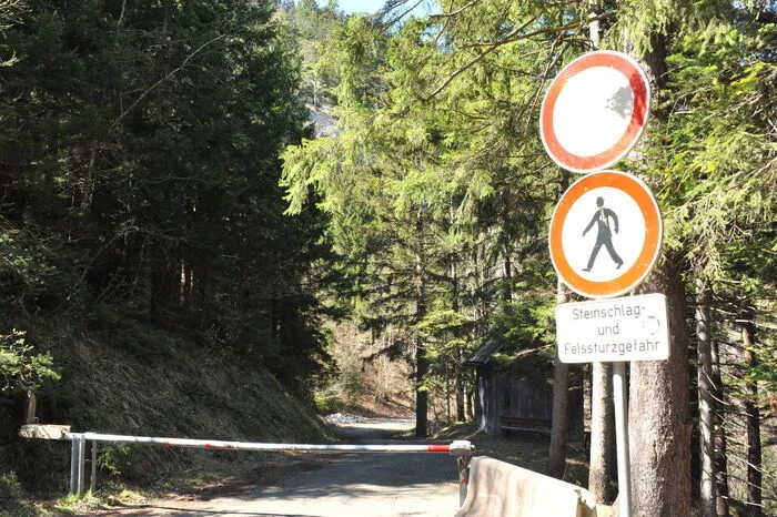 Explizit: Keine Passieren für Radfahrer und Fußgänger möglich