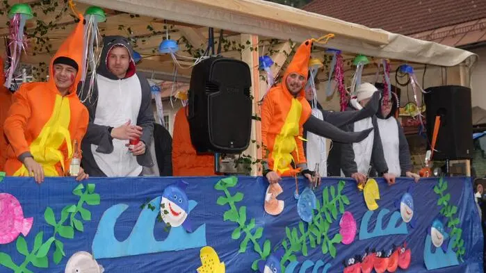 Garnelen, Haifische, Tintenfische und viele andere Meerestiere tummelten sich beim Spittaler Faschingsumzug